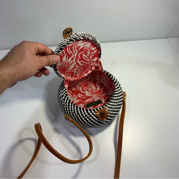 Anthropologie Black White Woven Rattan Circle Snap Round Purse Crossbody Bag - Picture 6 of 15